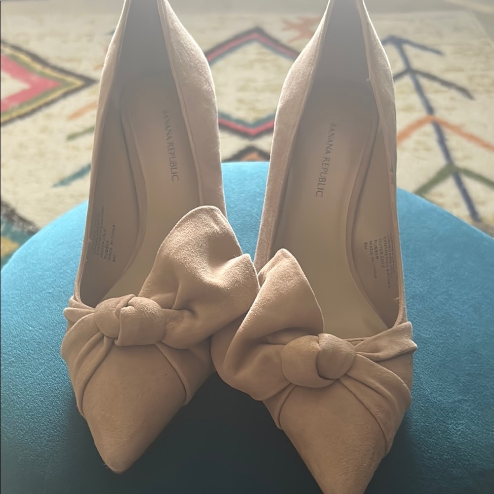 Banana Republic Tan Stiletto Heels with Bow Detail
